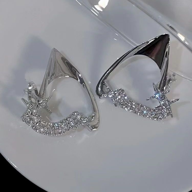 Khuyên Tai Dạng Kẹp Mũi Nhọn Dát Siêu Nhẹ Cao Cấp Độc Đáo Dễ Phối Đồ Độc Đáo Cho Nữ
