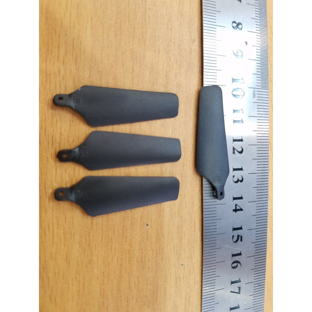 Xuongpinoto Phụ kiện cánh quạt ,chân đế,gyro thăng bằng và cấu nối máy bay mini m18- QS5010,hàng mới 100%