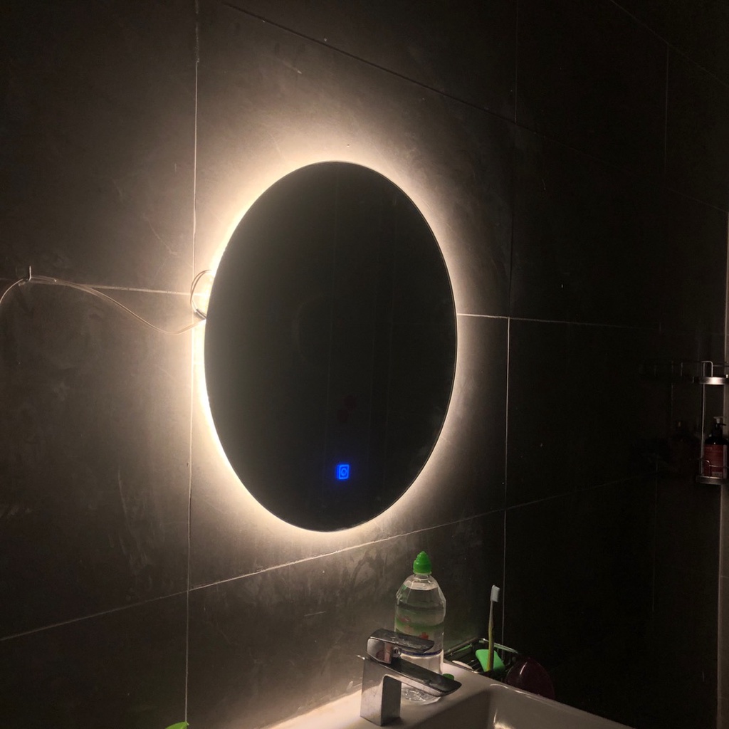 Gương tròn có đế cảm ứng trên mặt gương đèn led đổi 3 màu mẫu led hậu gắn tường kích thước D60cm Mirror