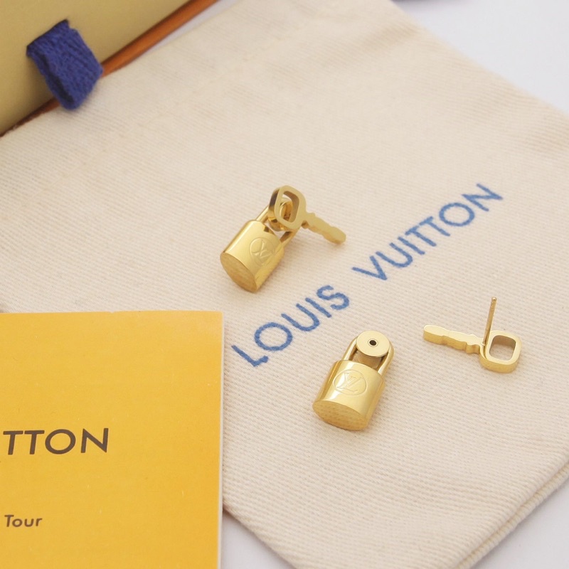 Khuyên tai hình ổ khoá và chìa khoá thương hiệu Louis Vuitton LV cao cấp hàng vip 1-1