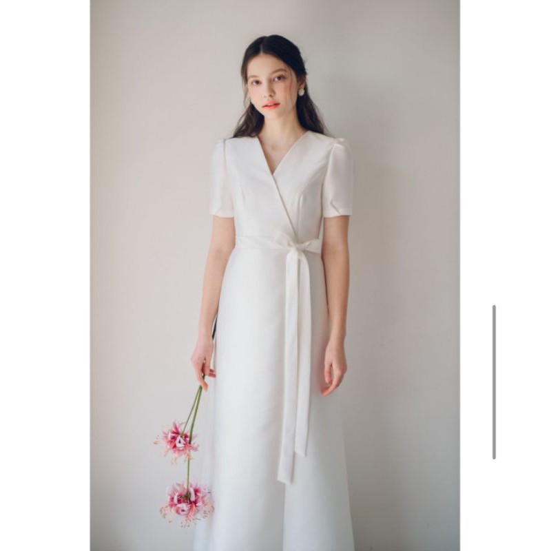 💌 Váy cưới Hàn Quốc cổ V tà đắp chéo phom ngắn tay bồng nhẹ