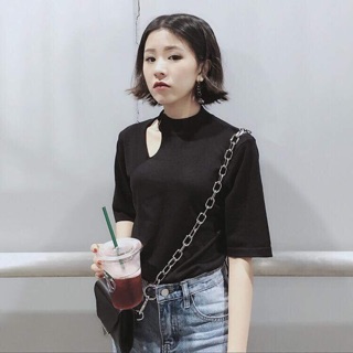 Áo khoét cổ