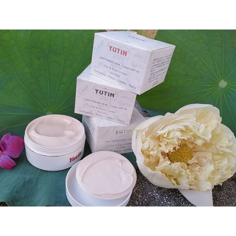 Kem body phân tử nước yutin japan chống trôi khi gặp nước dành cho những nàng thích bơi lội siêu trắng da của Nhật Bản