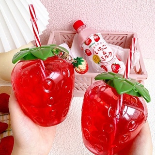 Water bottle and straw decorated with strawberry motifs, high quality plastic, 500ml capacity