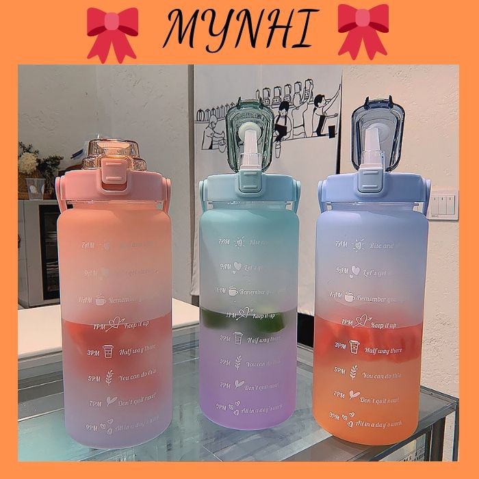 Bình nước 2 lít MYNHI bình đựng nước chia vạch báo giờ nhựa an toàn có ống hút TT05