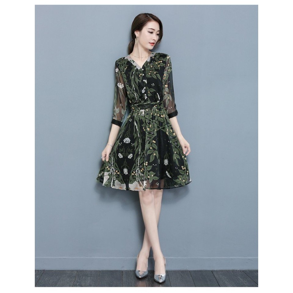 ĐẦM XÒE TRUNG NIÊN, KIỂU ĐẦM TUỔI TRUNG NIÊN CHO MẸ U50, U60, ĐẦM XÒE VOAN IN HOA LY TAY LỞ PHỐI NÚT D0907