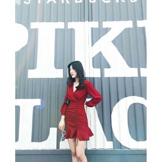 Đầm cổ V trắng đỏ