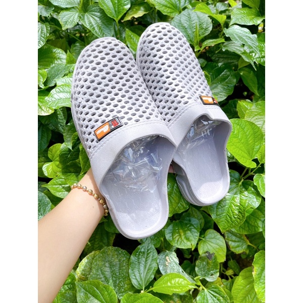 Dép Sục Nhựa Dẻo Lỗ Đi Mưa Bít Mũi Lao Động Mềm Siêu Nhẹ MK Store - SL019 | BigBuy360 - bigbuy360.vn