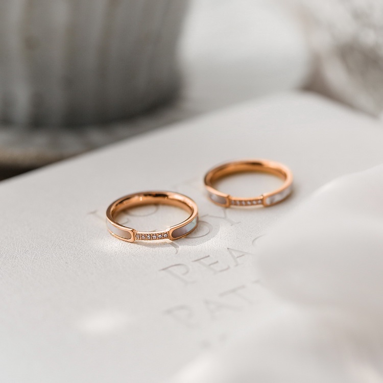 Nhẫn Thép Titan Mạ Vàng 18k Đính Đá Zircon Sang Trọng Phong Cách Hàn Quốc Cho Cặp Đôi