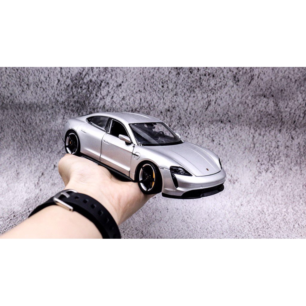 MÔ HÌNH XE PORSCHE TAYCAN TURBO S SILVER 1:24 WELLY 7501