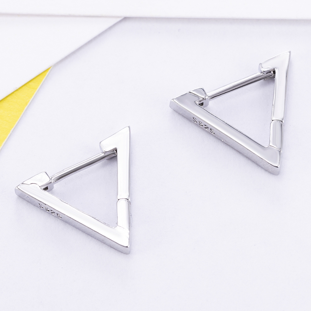 Khuyên tai Hàn Quốc thiết kế hình tam giác rỗng cá tính thời trang