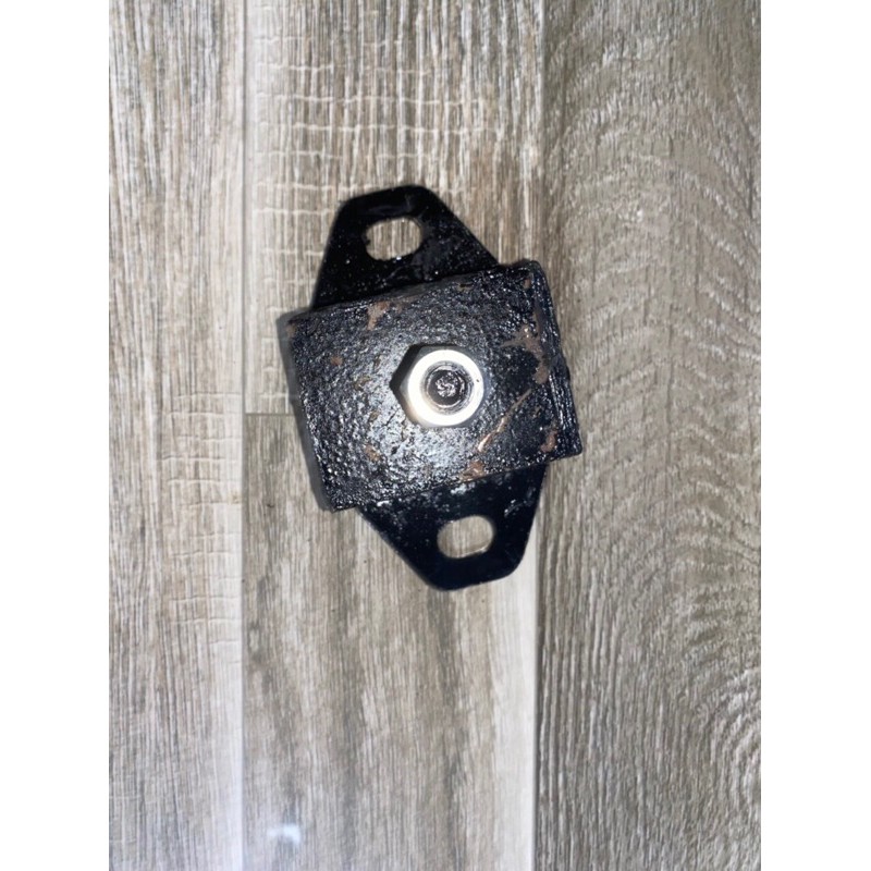 Sản phẩm gia đình làm: Chân máy trước 130 tâm tai bắt 9cm