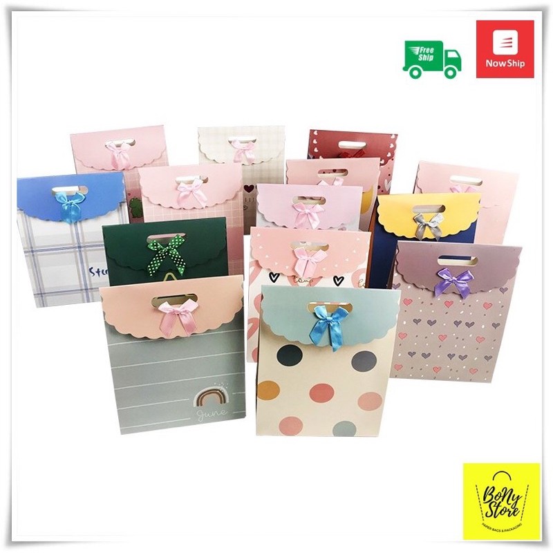 Set 10 túi giấy có nắp nơ dán loại đẹp size nhỏ (giao mẫu ngẫu nhiên)