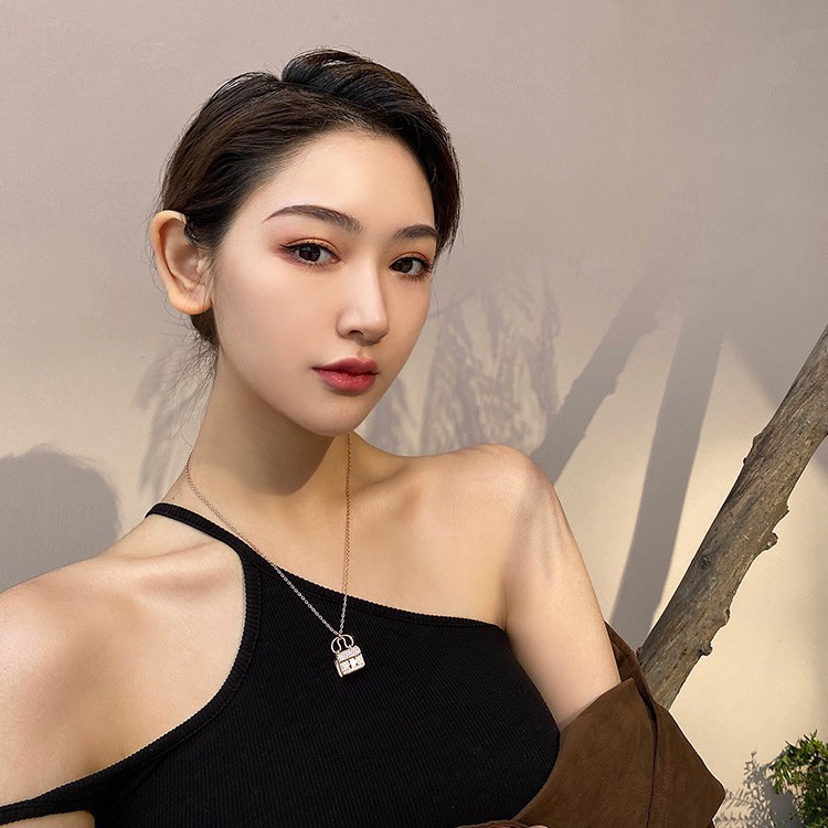 New h bag necklace female letter clavicle chain ins cold wind simple niche necklace