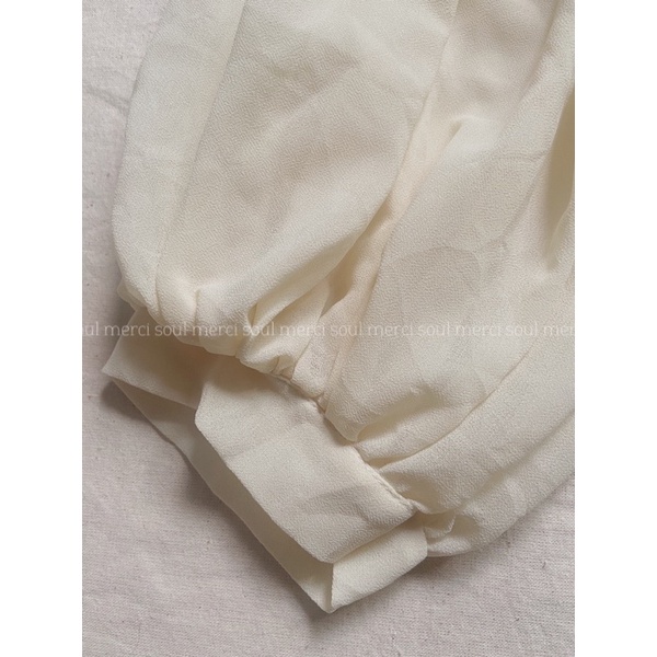 Áo babydoll cổ V tay bồng voan