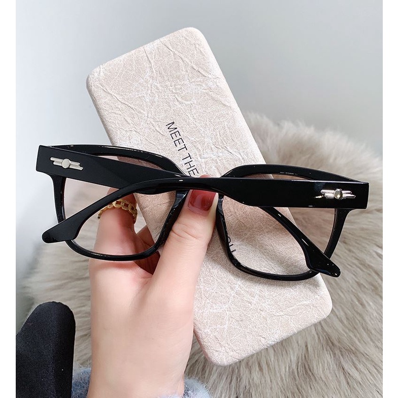 Mắt Kính Gọng Vuông Chữ Thời Trang D58