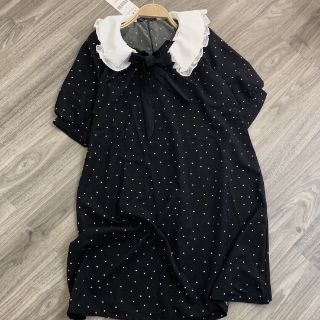 Váy chấm bi cổ bèo