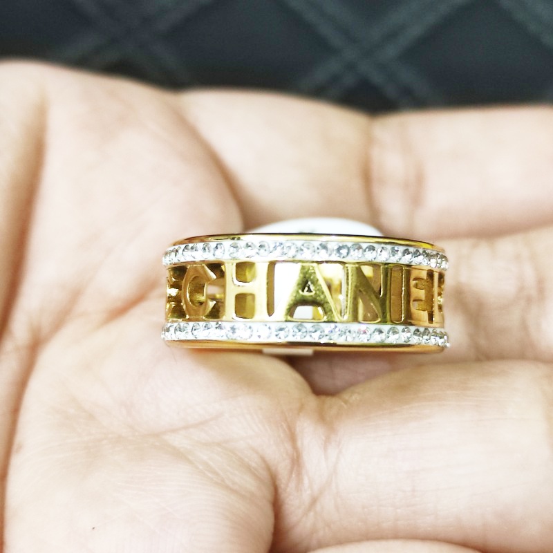 Nhẫn Nữ Đính Đá Nhân Tạo Titan Ko Đen TT 4310