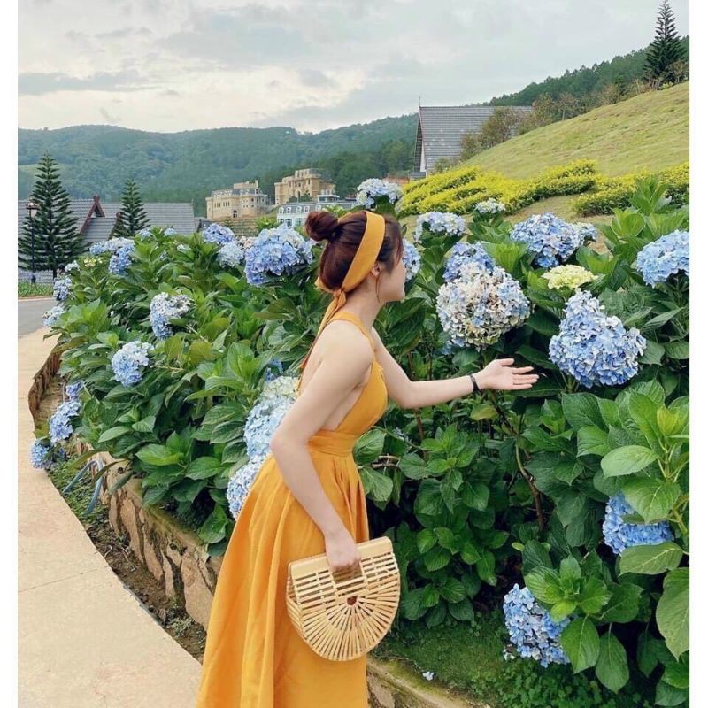 Đầm maxi vàng dây đan chéo lưng