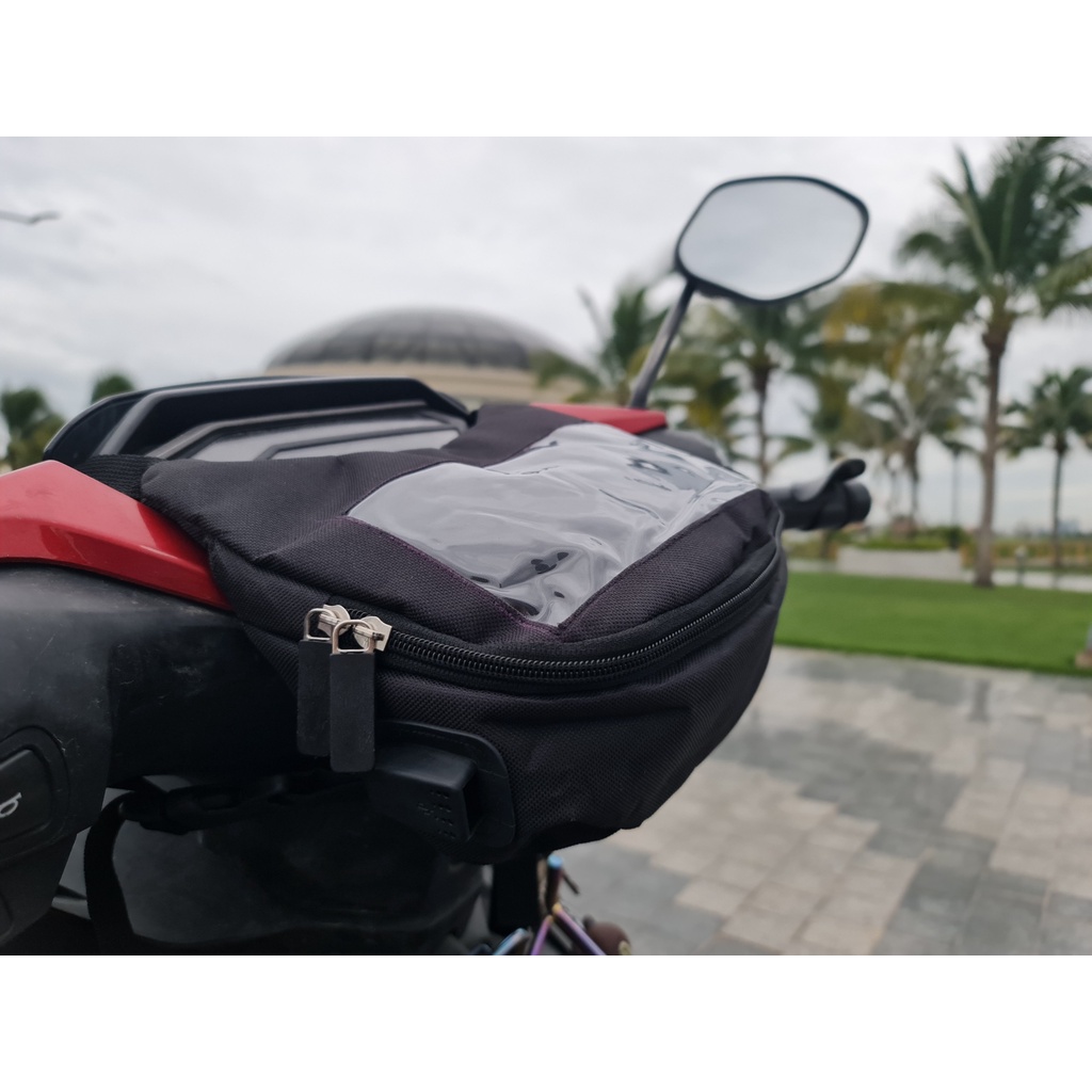 Túi treo xe máy chạy Grab, shipper giao hàng-Túi treo đầu xe máy ZDK cao cấp cảm ứng điện thoại có lỗ sạc pin