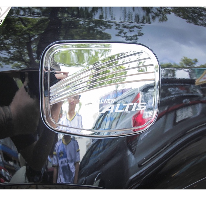 Ốp nắp xăng Toyota Altis 2015 đến 2023 Mạ Crom Cao Cấp chống xước làm đẹp xe
