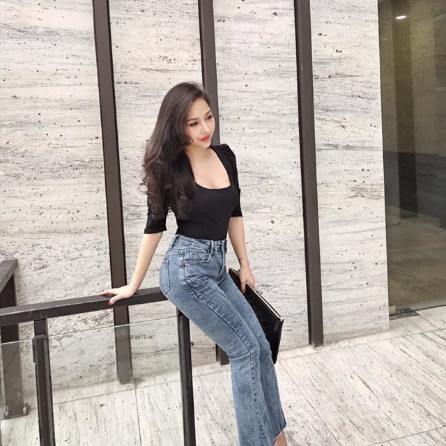 Áo thun cổ vuông