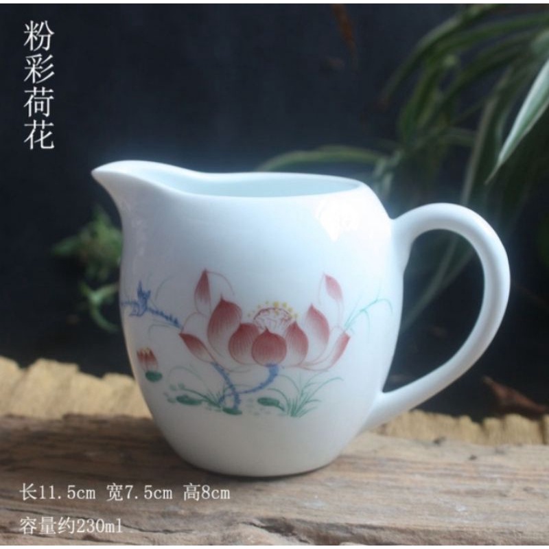 Tống trà bằng sứ cao cấp vẽ thủ công lên thân rất đẹp và tinh xảo