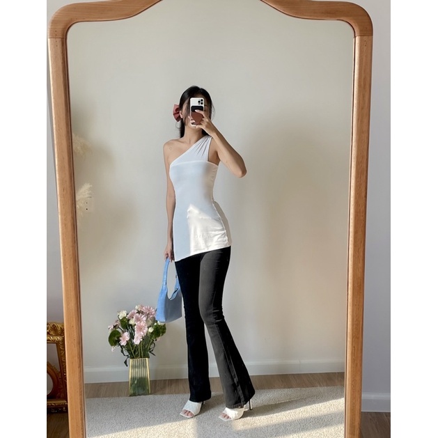 áo thun lệch vai xẻ bên