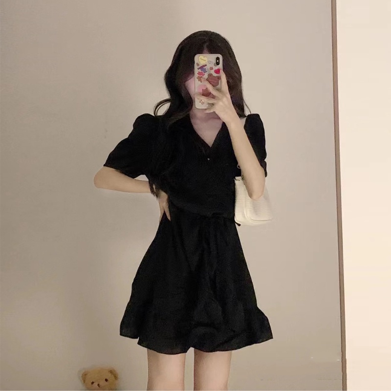 Đầm len Perty tay phồng màu đen dễ phối đồ phong cách Hàn Quốc thời trang cho nữ