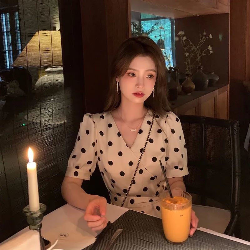 Đầm Cổ Chữ V Họa Tiết Chấm Bi Thiết Kế Mới Thời Trang Mùa Hè Theo Phong Cách Pháp Cho Nữ