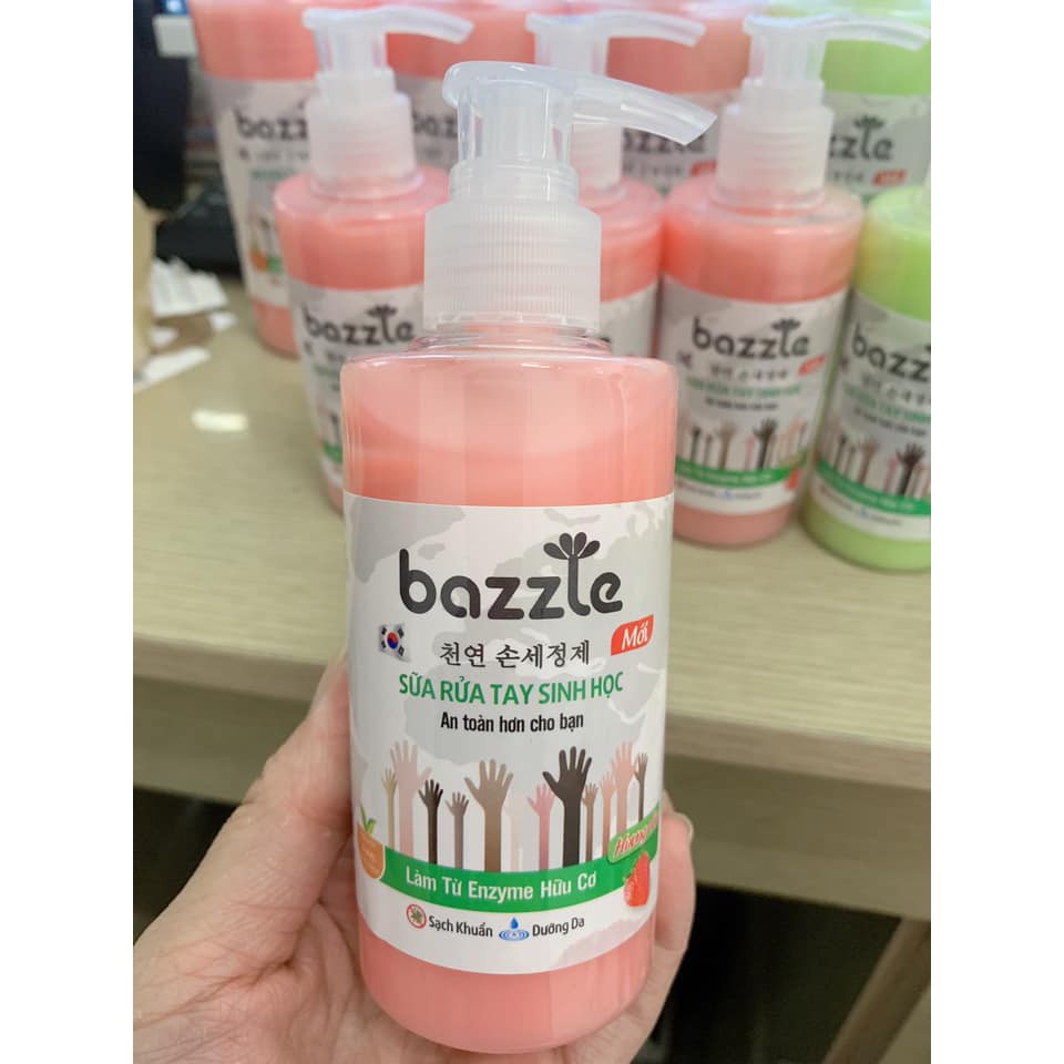 Sữa rửa tay sinh học Bazzle 500ml giúp ngăn ngừa vi khuẩn duy trì độ ẩm cho làn da mềm mại | BigBuy360 - bigbuy360.vn