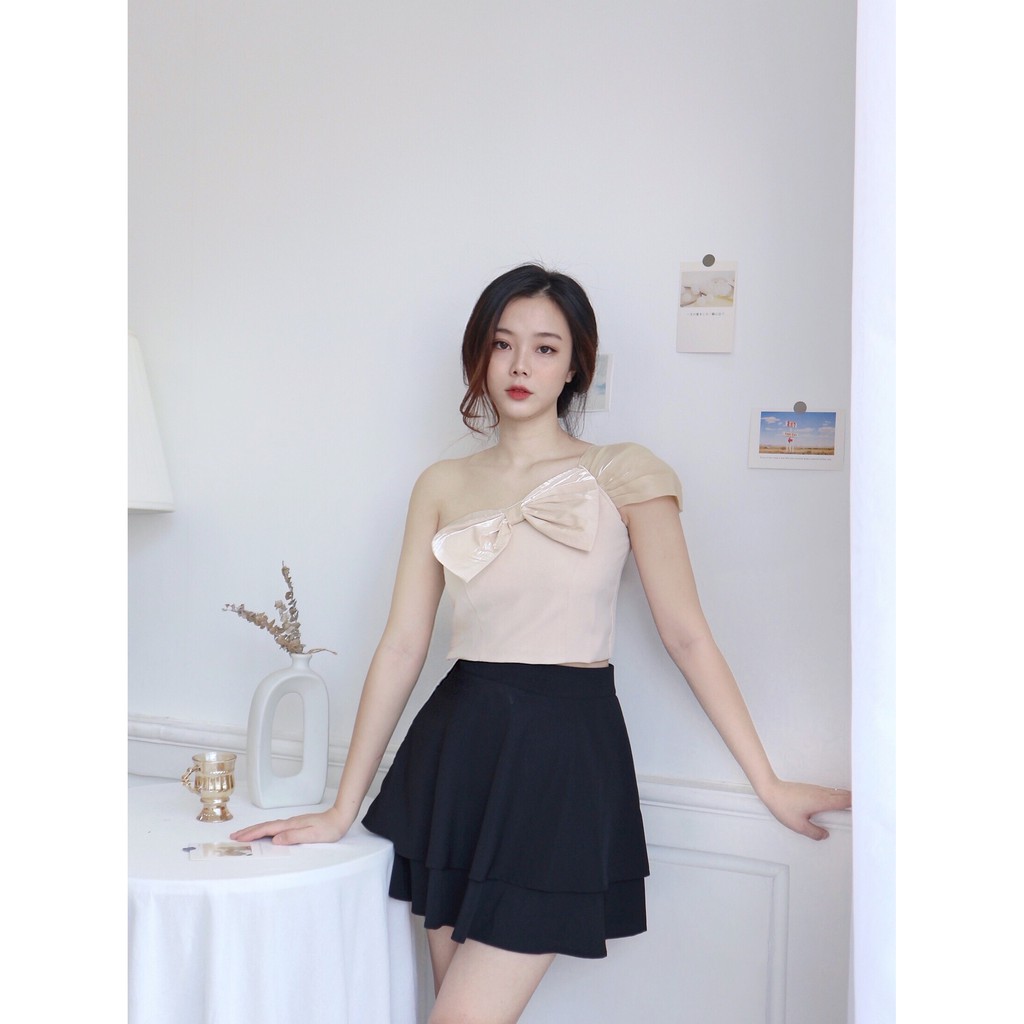 Áo WONDERHOUSE xéo vai phối nơ ánh kim