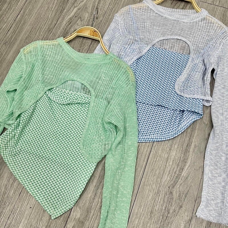 Set áo len mỏng gồm 1 áo ngoài croptop khoét ngực+ 1 áo 2s lệch vạt