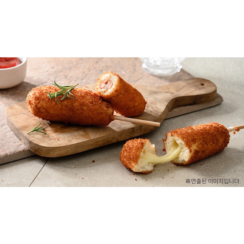 Hotdog nhân phô mai Mozzarella Pulmuone 320g