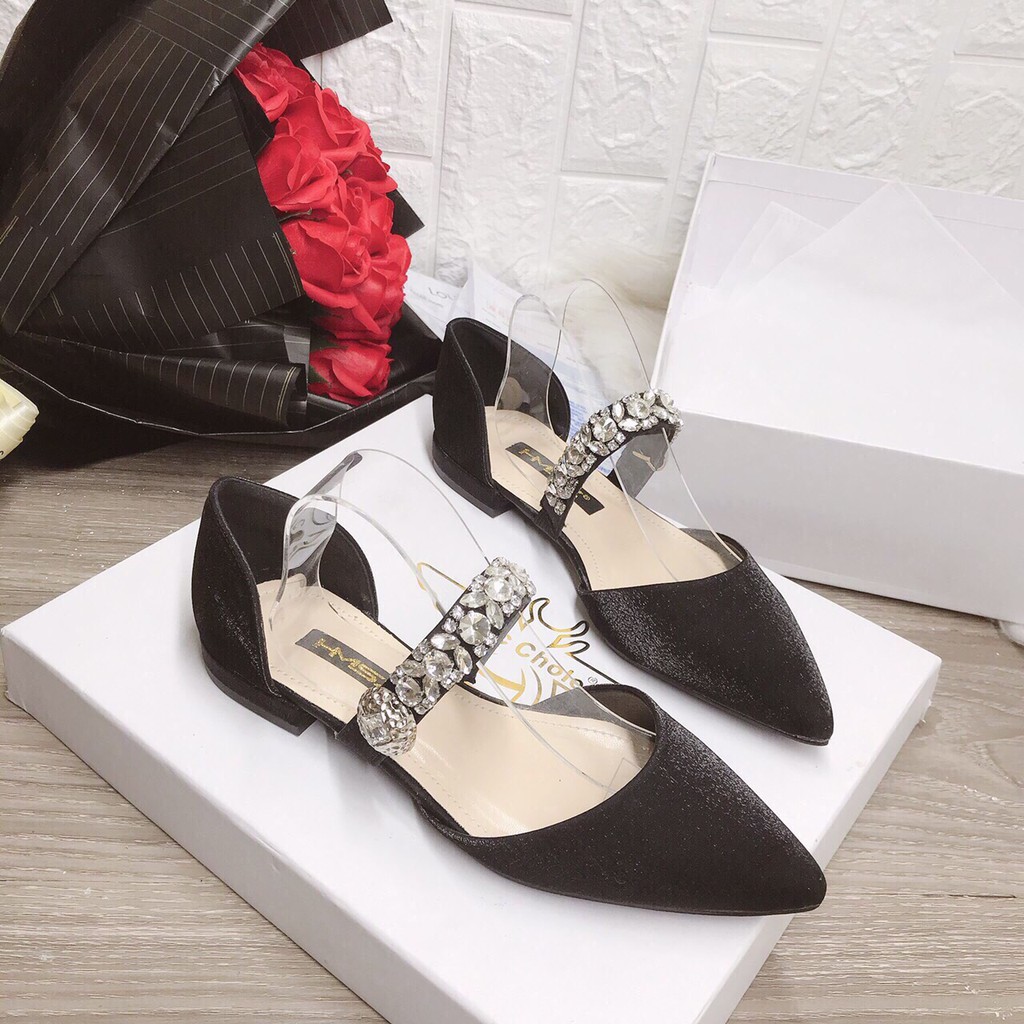 Sandal bít mũi quai ngang đính đá sang chảnh - Form rộng 1 size | BigBuy360 - bigbuy360.vn