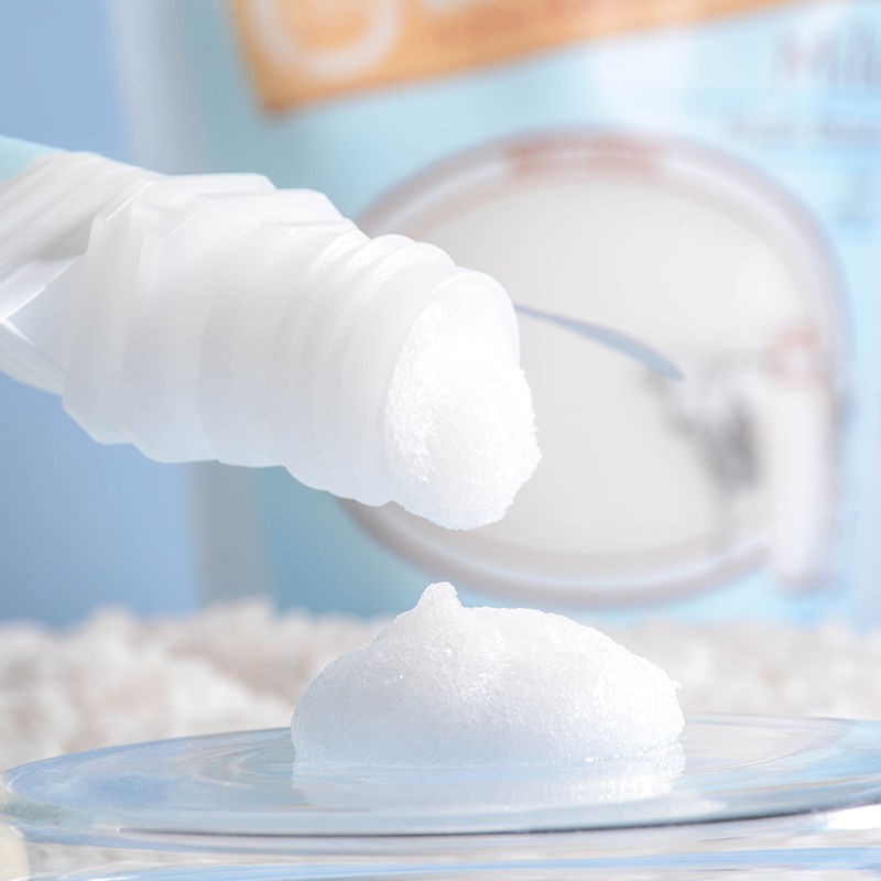 Muối tắm tẩy tế bào chết giúp trắng da tiện lợi 248g