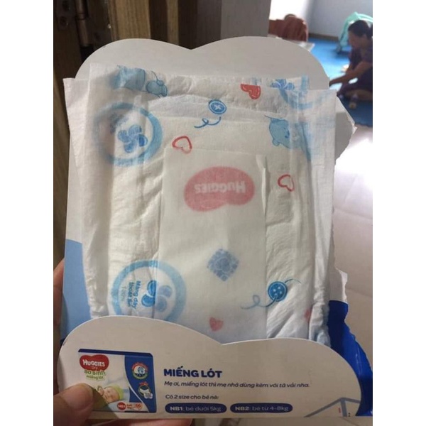 Miếng lót sơ sinh Huggies NB1 cho bé (100 miếng)