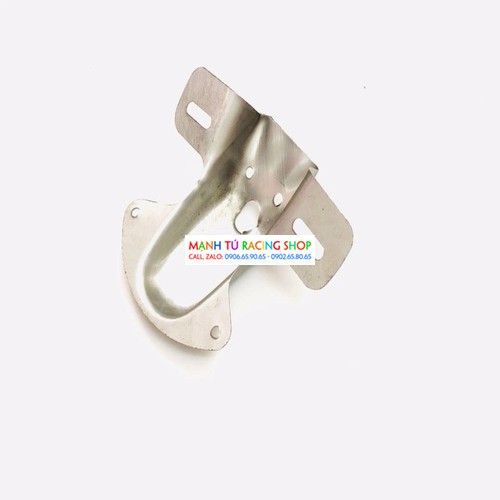 Pas đèn hậu inox xe 67