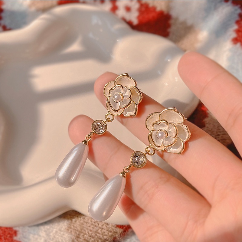 Khuyên Tai Hình Hoa Trà Đính Ngọc Trai Phong Cách Cổ Điển Thời Trang 2022