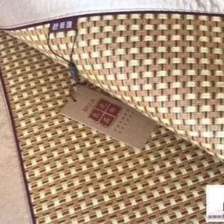 Chiếu mây MUJI điều hòa ( mặt sau là lụa có kèm 2 vỏ gối)