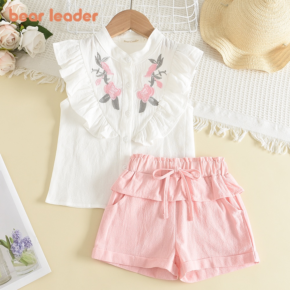 Set trang phục 2 món BEAR LEADER gồm áo kiểu thêu họa tiết hoa và quần đùi thời trang mùa hè 2021 cho bé gái