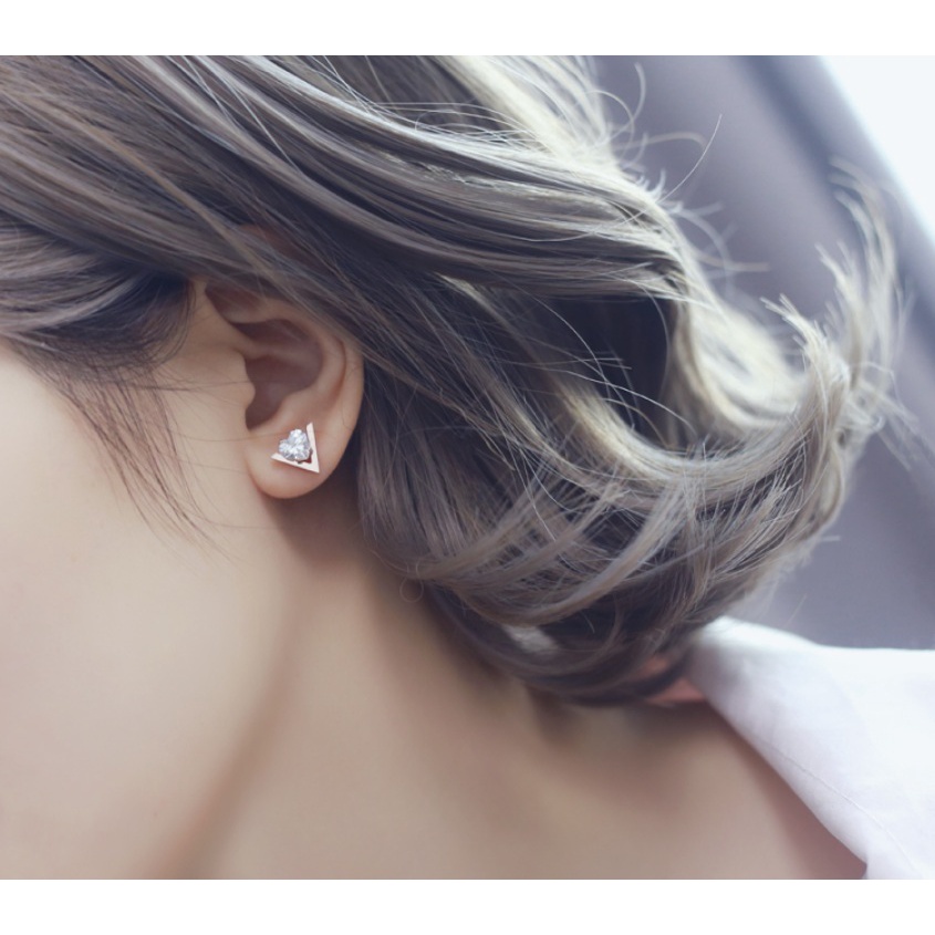 [FreeShip] Bông tai nữ titan chữ V đính đá E3-412a - CAM KẾT KHÔNG BAY MÀU