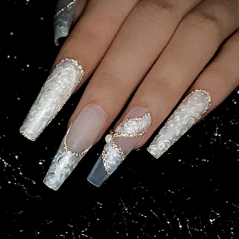 nailbox nuna móng úp thiết kế móng tay Vân ánh nhũ trai trắng viền nhũ vàng lấp lánh ship now giao hỏa tốc hcm