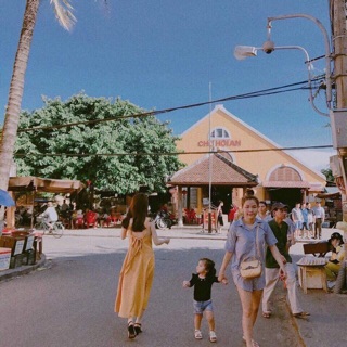 Đầm xoè cột nơ