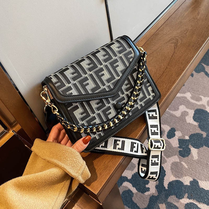 Túi dây dù tết xích cầm tay thời trang❣️❣️