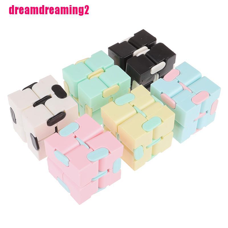 Khối Rubik Châu Âu Giúp Giảm Căng Thẳng