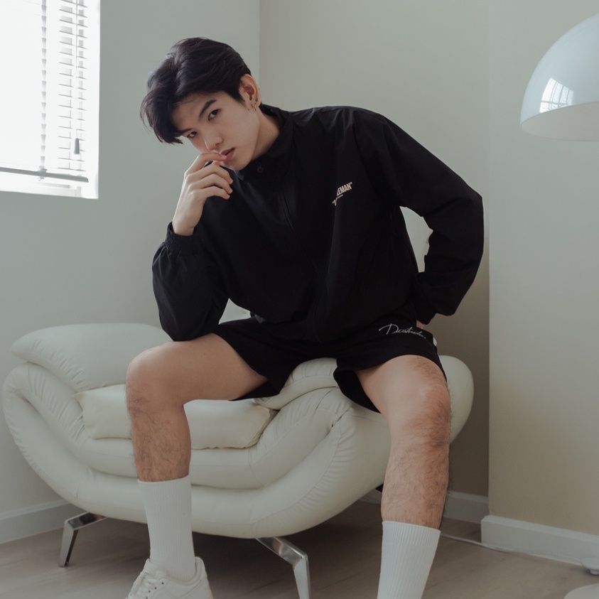 Áo khoác dù bomber in chữ D.O GENTLEMAN - Đen