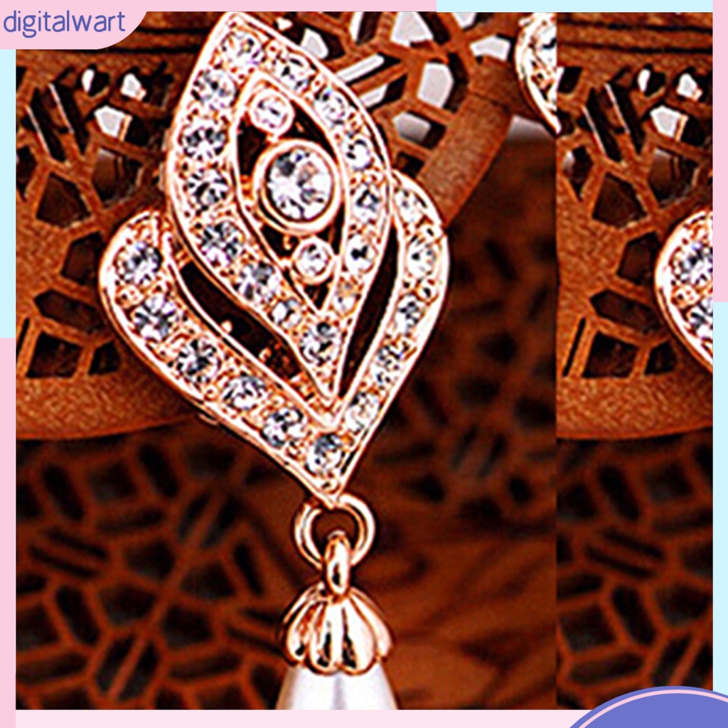 Khuyên tai nữ trang đính ngọc trai thiết kế thanh lịch