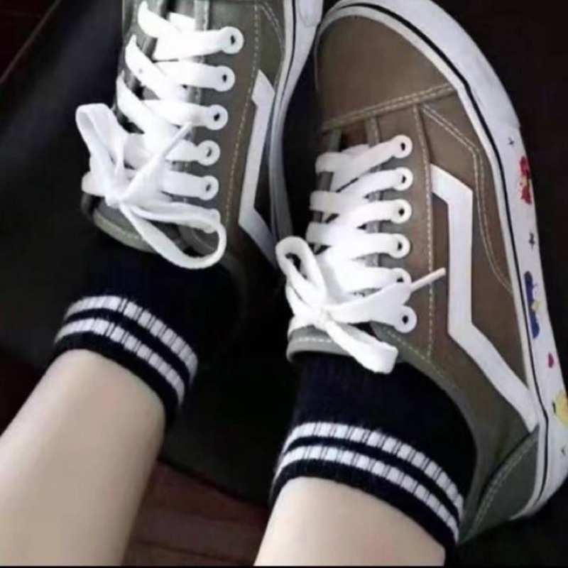 Tất nữ cổ cao kẻ viền trơn Hàn Quốc hai màu đen trắng, vớ cao qua mắt cá,combo 10 đôi