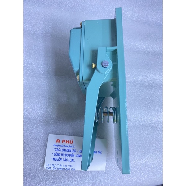 Bàn đạp chân TFS-402 nhôm kín nước,chống va đập tốt